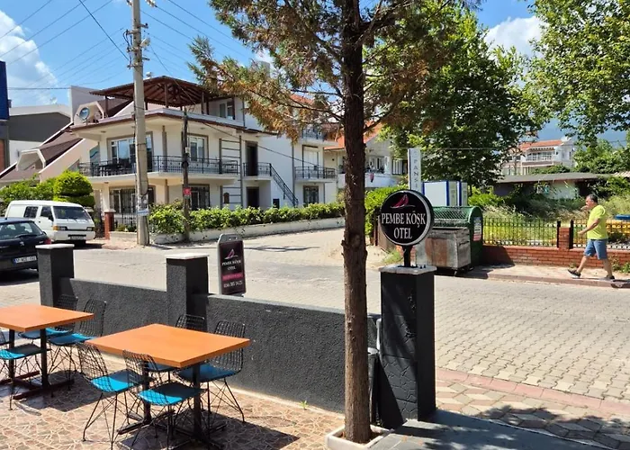 Pembe Koesk Акчай